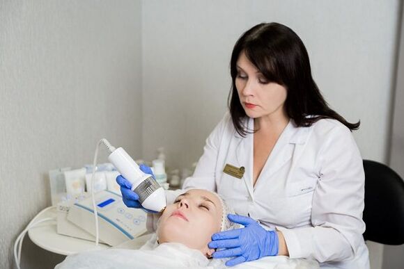 Leading the cryotherapy of the face